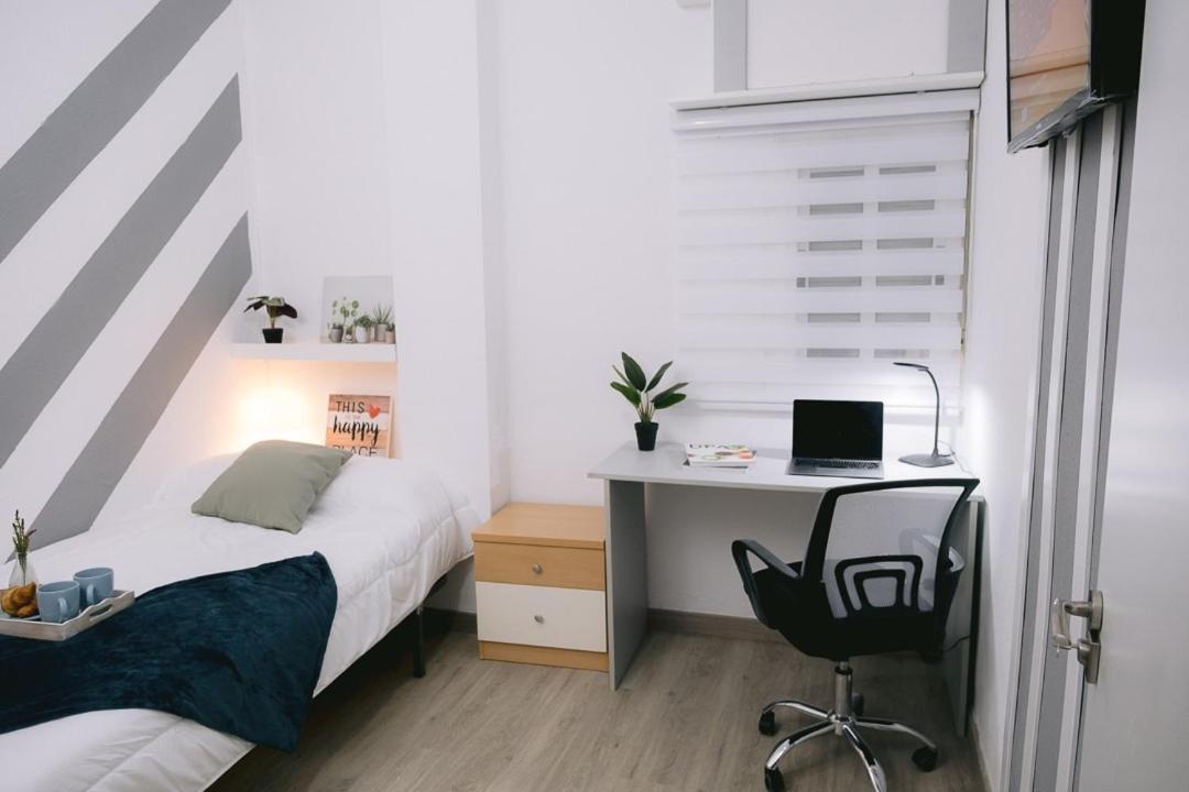 Guest house Piso Compartido Delyrent, Renfe