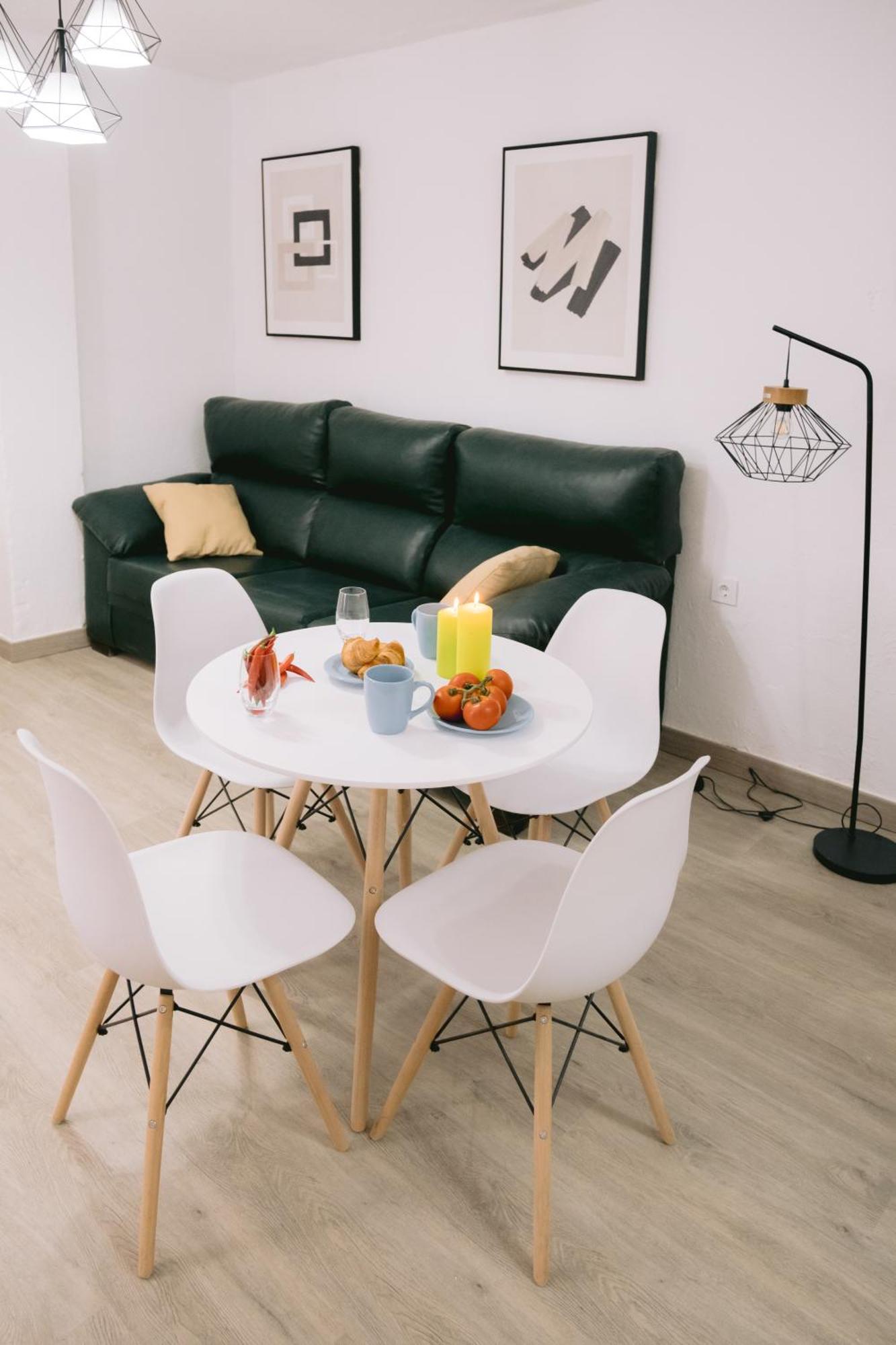 Guest house Piso Compartido Delyrent, Renfe *