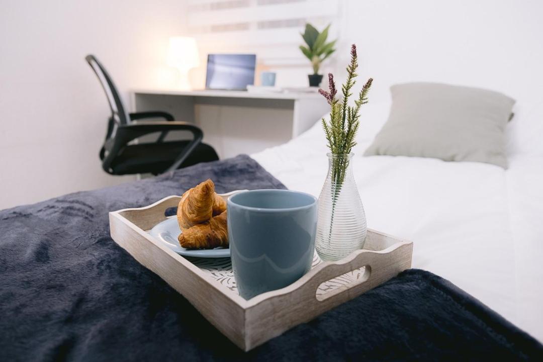 Guest house Piso Compartido Delyrent, Renfe